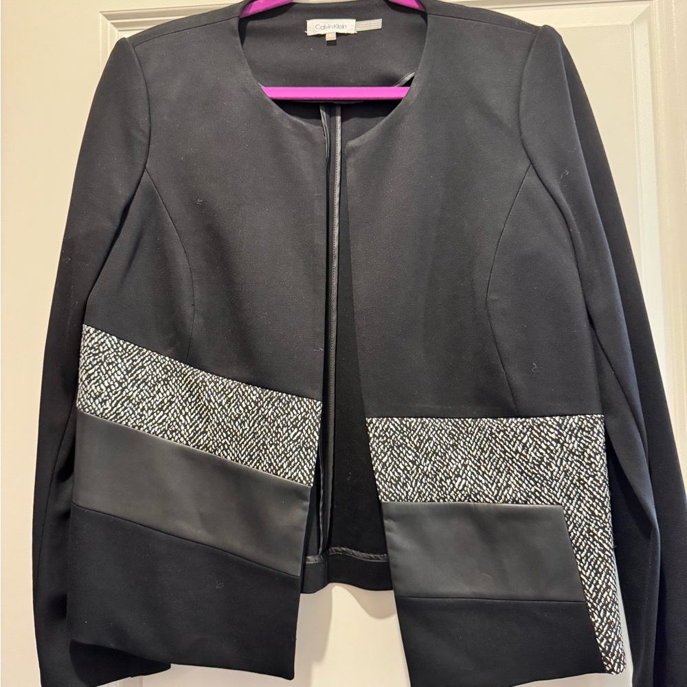 Calvin Klein Women's Black Blazer with Gray Patterns